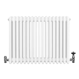 Traditionell vit 4-kolonnsradiator med släta ytor och glänsande ventiler, mått 600 x 785 mm, perfekt för värme och stil
