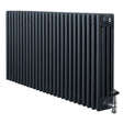 Traditionell 4-kolonnsradiator i antracitgrå med släta ytor och tydliga linjer, perfekt för effektiv uppvärmning i hemmet