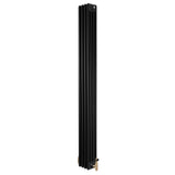 Svart traditionell 4-kolonnsradiator i metall, 1800 x 200 mm, med ventiler och en slät, elegant yta som ger en klassisk känsla
