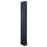 Traditionell 4-kolonnsradiator i antracitgrå, 1800 x 290 mm, med släta ytor och vertikala ribbor för effektiv värmeöverföring