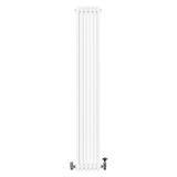 Traditionell vit 4-kolonnsradiator med släta ytor, 1800 x 290 mm, och ventiler för effektiv värme och stilren inredning