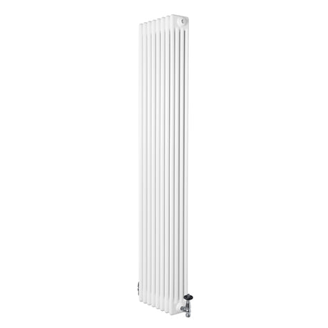 Vit traditionell 4-kolonnsradiator i stål, 1800 x 380 mm, med släta ytor och ventiler, perfekt för effektiv uppvärmning