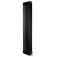 Svart traditionell 4-kolonnsradiator i metall, 1800 x 380 mm, med ventiler och en slät, elegant yta som ger en klassisk känsla