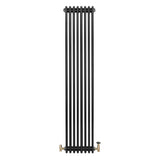 Svart traditionell 4-kolonnsradiator med släta ytor och glänsande ventiler, 1800 x 380 mm, perfekt för elegant uppvärmning