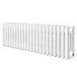 Traditionell vit 4-kolonnsradiator med släta ytor och rundade kanter, perfekt för att ge värme och stil i hemmet