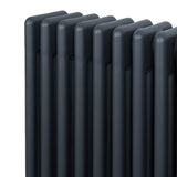 Traditionell 4-kolonnsradiator i antracit, 300 x 1370 mm, med släta, vertikala ytor och en modern, stilren design