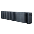 Traditionell 4-kolonnsradiator i antracit, långsmal design med ribbor och släta ytor, perfekt för effektiv värmeöverföring