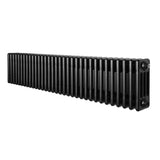 Svart traditionell 4-kolonnsradiator med släta ytor och rektangulära sektioner, 300 x 1505 mm, perfekt för värme och stil