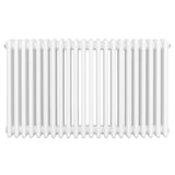 Traditionell vit 4-kolonnsradiator med släta, rundade former och en blank yta, perfekt för att ge värme och stil i hemmet