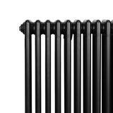 Svart traditionell 4-kolonnsradiator med släta, glänsande ytor och rundade kanter, mått 600 x 1010 mm, elegant design
