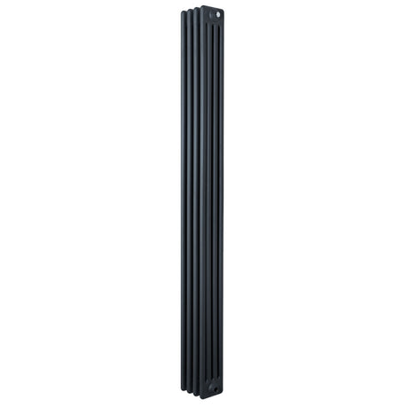 Traditionell antracitgrå 4-kolonnsradiator i metall, 1800 x 200 mm, med släta ytor och vertikala ribbor för effektiv värmeöverföring