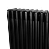 Svart traditionell 4-kolonnsradiator med släta, glänsande ytor och rundade kanter, mått 1800 x 200 mm, perfekt för värme och stil