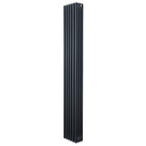 Traditionell 4-kolonnsradiator i antracitgrå, 1800 x 290 mm, med släta, vertikala ribbor och en modern, elegant design