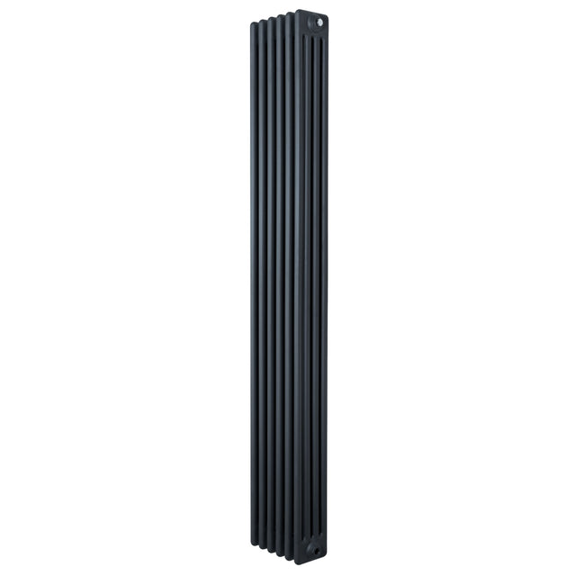 Traditionell 4-kolonnsradiator i antracitgrå, 1800 x 290 mm, med släta, vertikala ribbor och en modern, elegant design