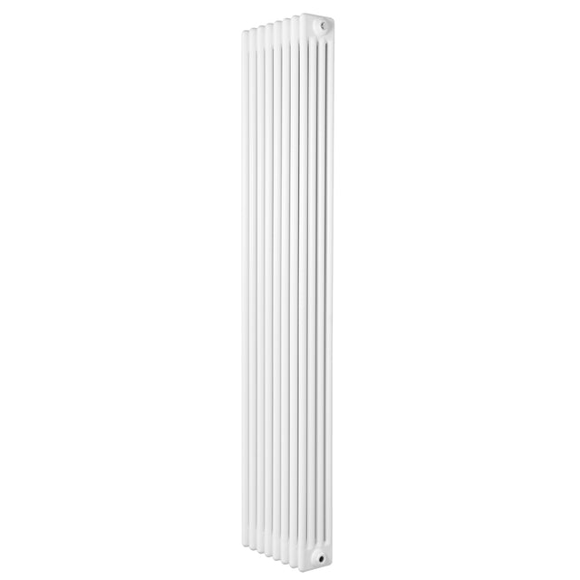 Vit traditionell 4-kolonnsradiator i hög, smal design, 1800 x 380 mm, med släta ytor och tydliga vertikala linjer