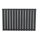 Platt enkelpelarradiator i antracitgrå, 600 x 910 mm, med släta, vertikala lameller och modern, minimalistisk design