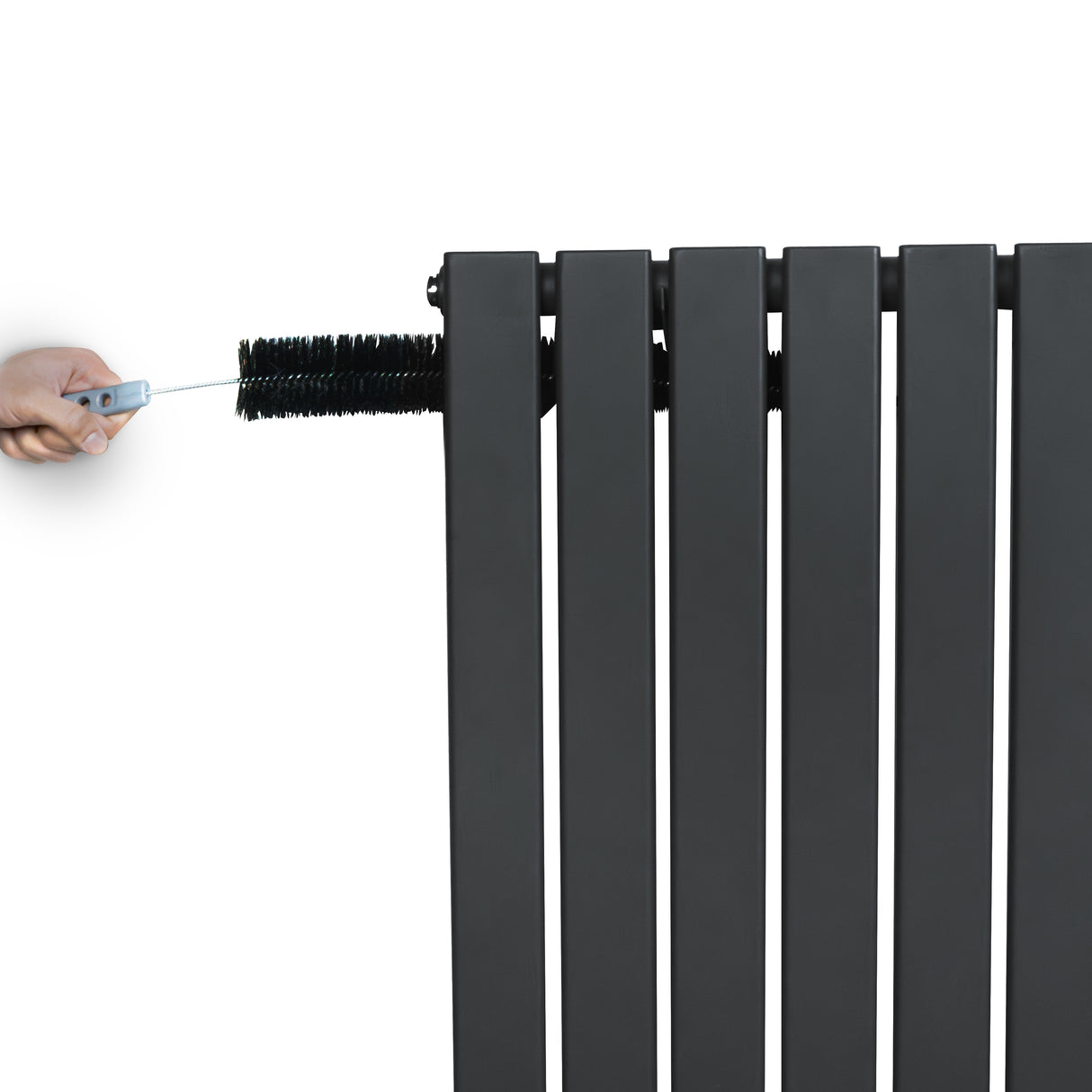 Platt antracitgrå enkelpelarradiator med släta ytor och rektangulära sektioner, perfekt för effektiv uppvärmning i hemmet