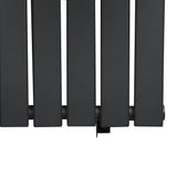 Platt enkelpelarradiator i antracitgrå färg, med släta, rektangulära sektioner och en modern, minimalistisk design