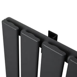 Platt enkelpelarradiator i antracitgrå, 600 x 910 mm, med släta ytor och stilren design som passar moderna inredningar