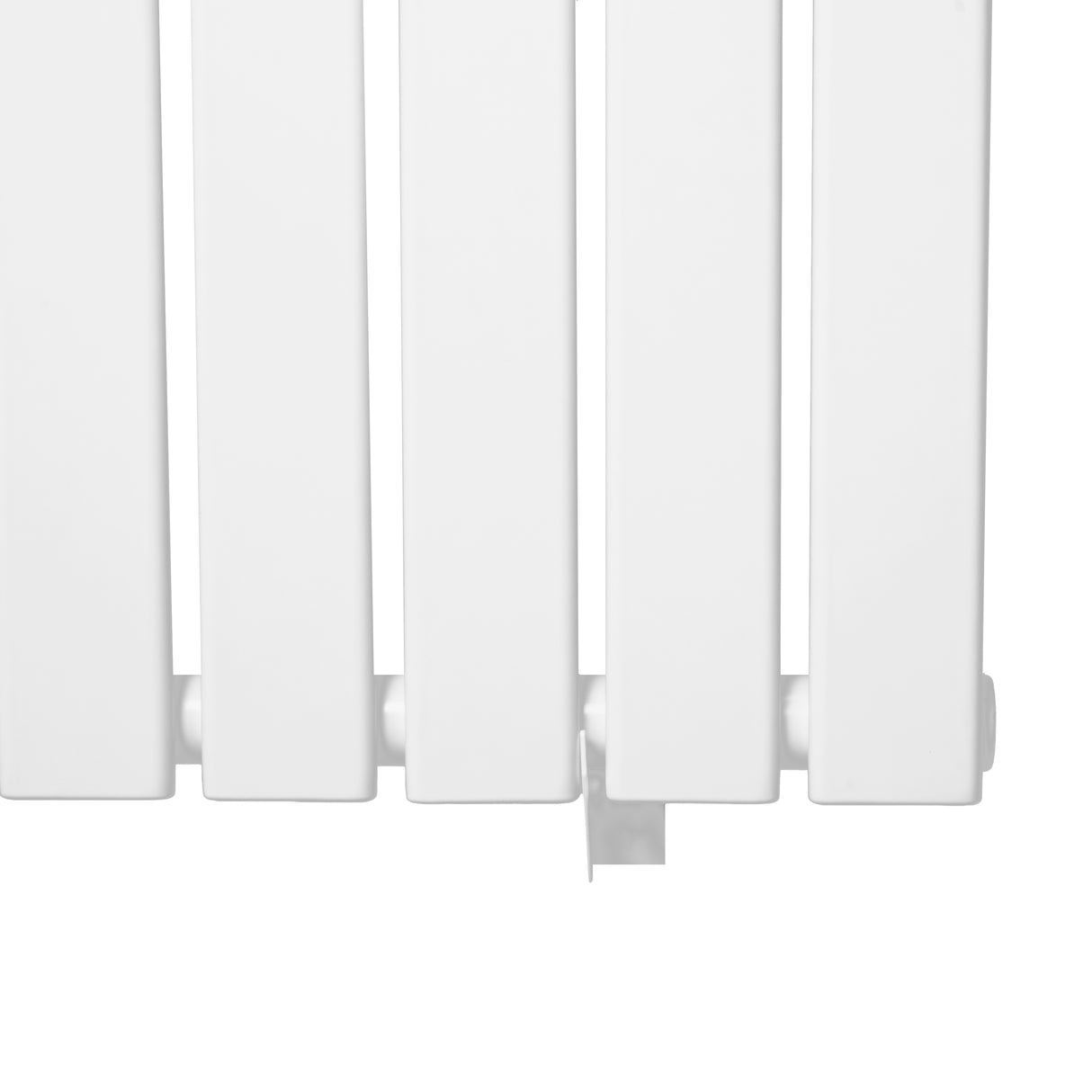 Platt enkelpelarradiator i vit färg, 600 x 910 mm, med släta ytor och rektangulära sektioner för effektiv värmeöverföring
