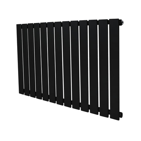 Svart platt enkelpelarradiator med släta, vertikala ribbor, 600 x 910 mm, perfekt för modern inredning och effektiv uppvärmning