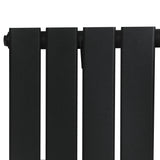 Svart platt enkelpelarradiator med fyra vertikala sektioner, slät yta och modern design, perfekt för effektiv uppvärmning