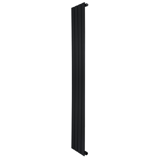 Svart platt enkelpelarradiator med slanka, vertikala ribbor, mått 1600 x 280 mm, perfekt för moderna inredningar