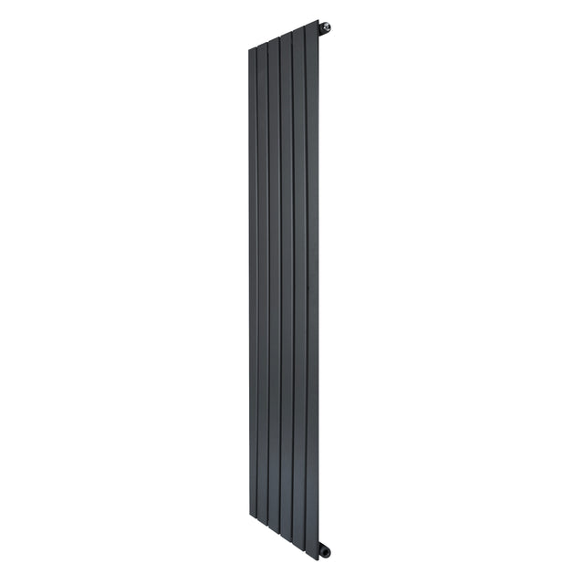 Platt enkelpelarradiator i antracitgrå, 1600 x 420 mm, med släta, vertikala lameller och en modern, stilren design