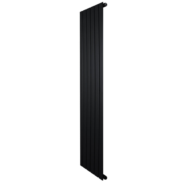 Svart platt enkelpelarradiator med slanka vertikala ribbor, mått 1600 x 420 mm, perfekt för modern inredning och effektiv uppvärmning