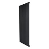 Svart platt enkelpelarradiator i metall, 1600 x 700 mm, med släta, vertikala lameller och minimalistisk design för moderna hem
