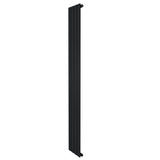 Svart platt enkelpelarradiator i metall, 1800 x 280 mm, med släta ytor och moderna linjer, perfekt för effektiv uppvärmning