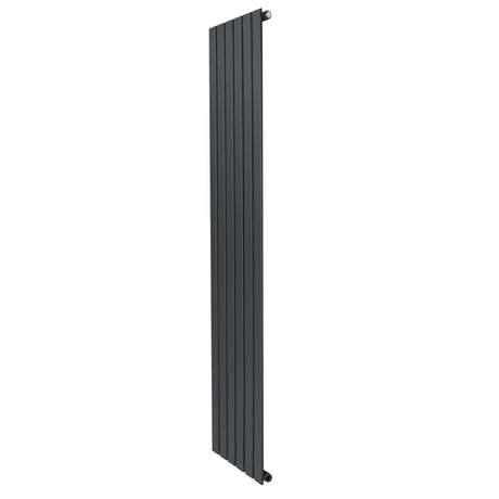 Platt enkelpelarradiator i antracitgrå, 1800 x 420 mm, med släta, vertikala lameller och minimalistisk design för modern inredning