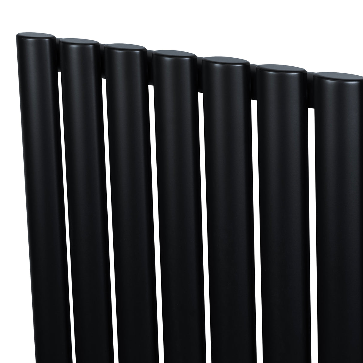 Oval enkelpelarradiator i svart, med släta, cylindriska pelare som ger en modern och stilren känsla i inredningen