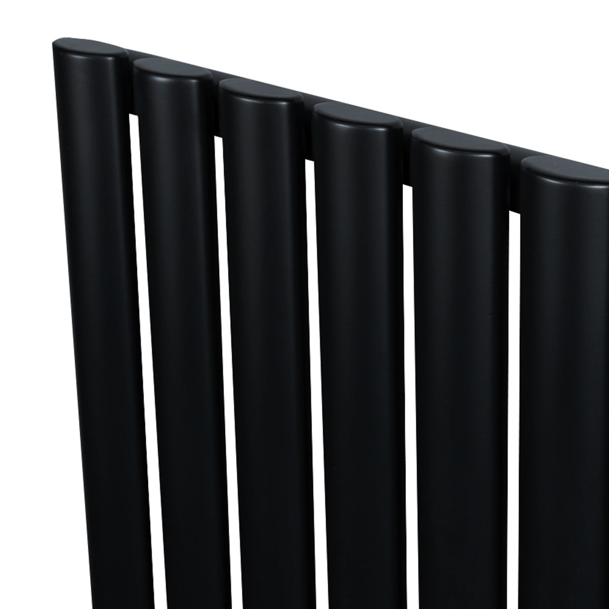 Oval enkelpelarradiator i svart, 600 x 780 mm, med släta, cylindriska pelare och modern design som passar i alla rum