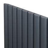 Oval enkelpelarradiator i antracitgrå, 600 x 1440 mm, med släta, cylindriska pelare och modern, stilren design