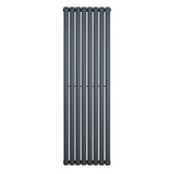 Oval enkelpelarradiator i antracitgrå, 1600 x 480 mm, med släta, vertikala ribbor och modern, stilren design för effektiv uppvärmning