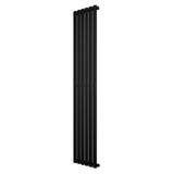 Oval enkelpelarradiator i svart, 1800 x 360 mm, med slanka, vertikala lameller och en modern, stilren design som passar alla rum