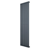Oval enkelpelarradiator i antracitgrå, 1800 x 480 mm, med släta ytor och eleganta, avlånga pelare för modern inredning