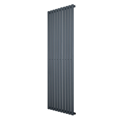 Oval enkelpelarradiator i antracitgrå, 1800 x 600 mm, med slanka, vertikala ribbor och en modern, stilren design