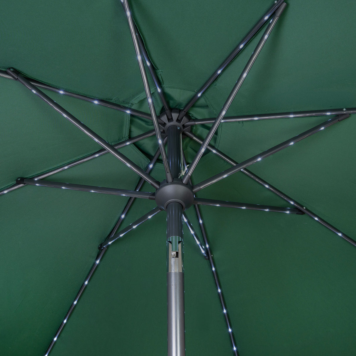 Lutbart LED-Parasoll 2,7 m med Fot – Grön